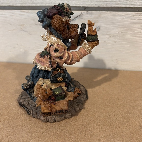 Boyd’s Bear 1997 20th Anniversary Edition “The Collector” Figurine - Picture 3 of 5